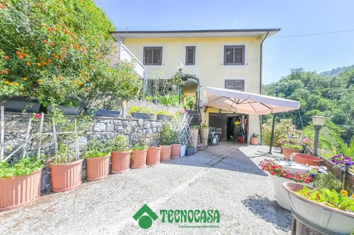 Casa indipendente in vendita a Podenzana