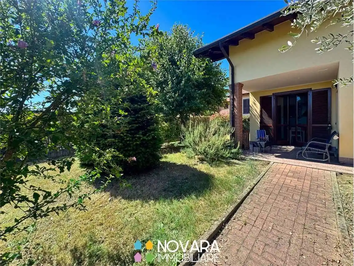 Villa in vendita a Varallo Pombia