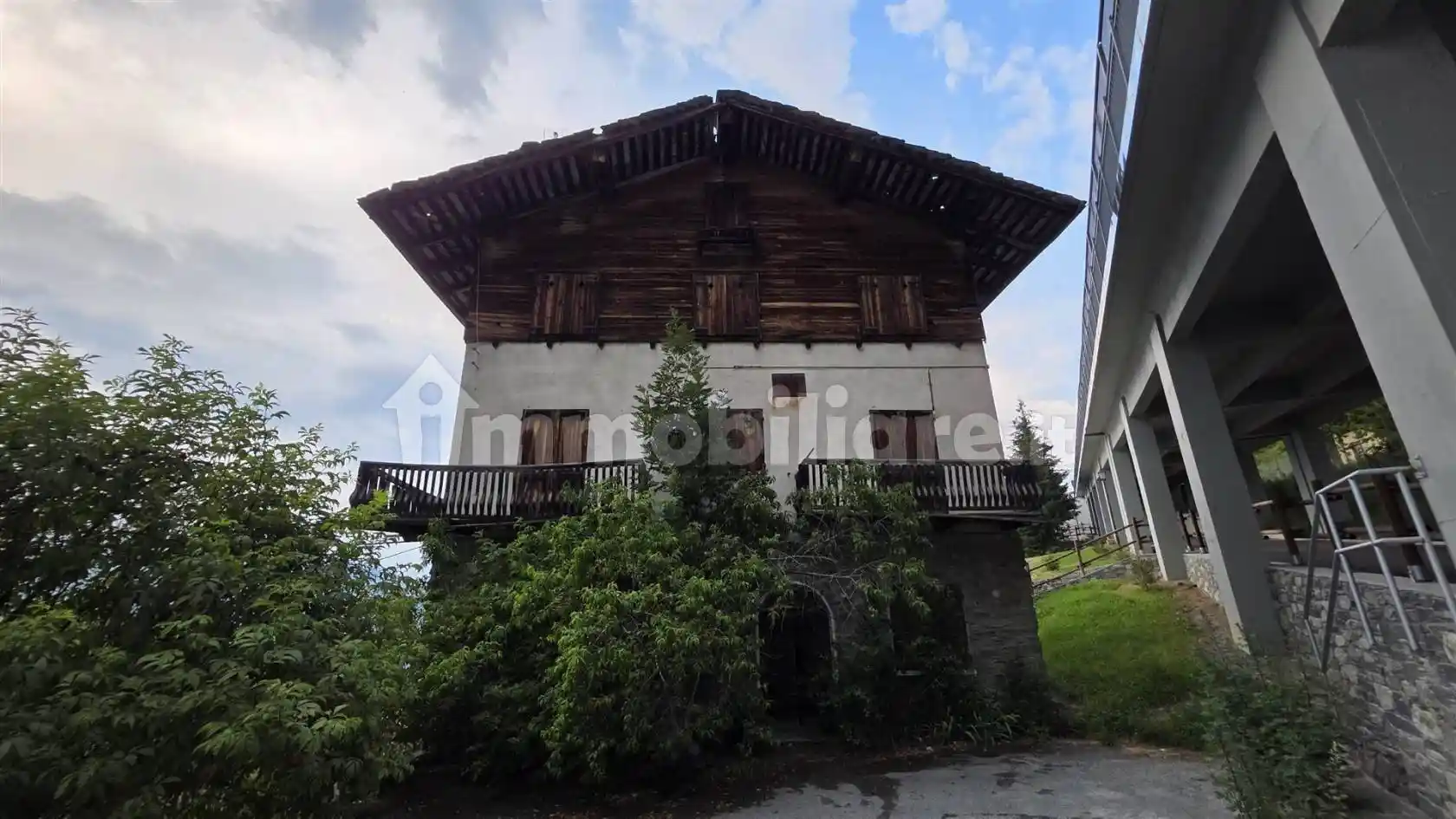 Palazzo - Edificio in vendita a Gressan