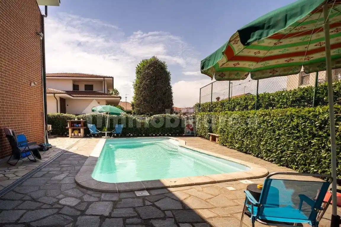 Villa in vendita a La Loggia