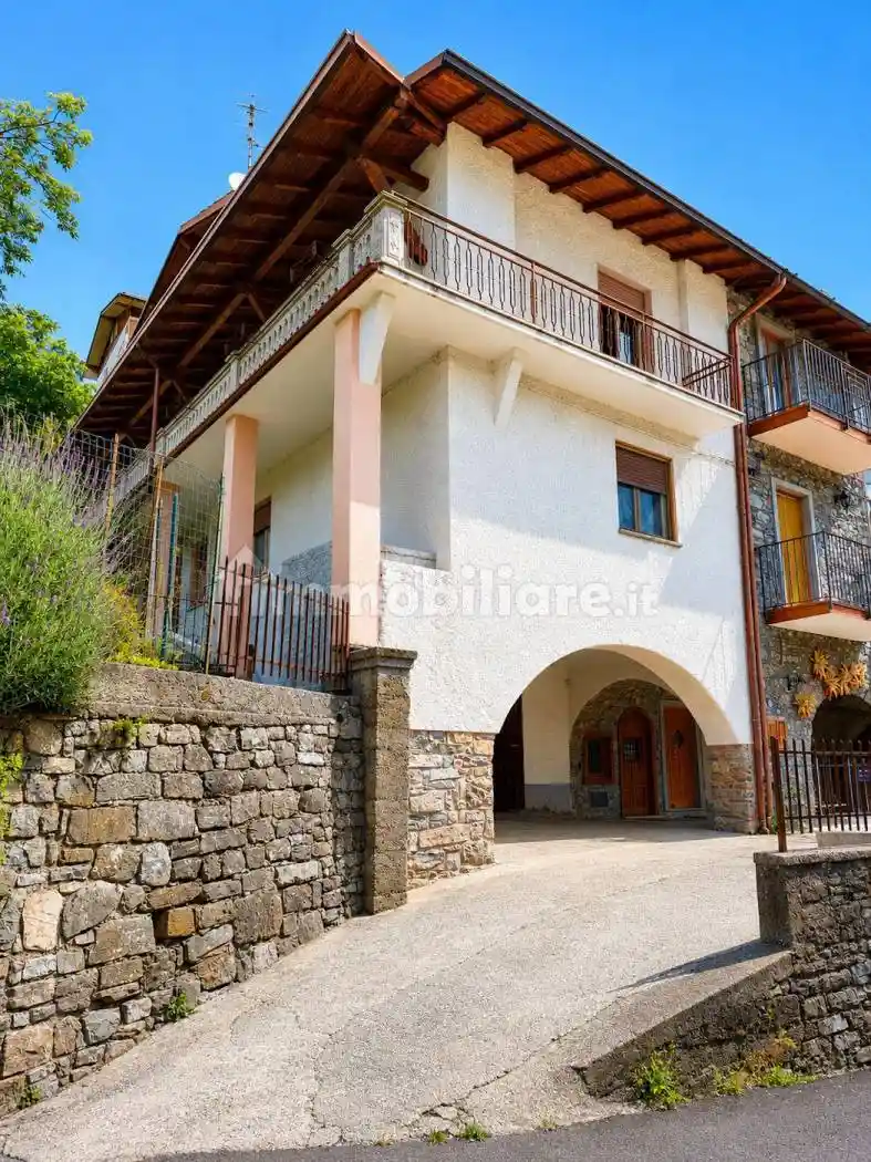 Casa indipendente in vendita a Capovalle