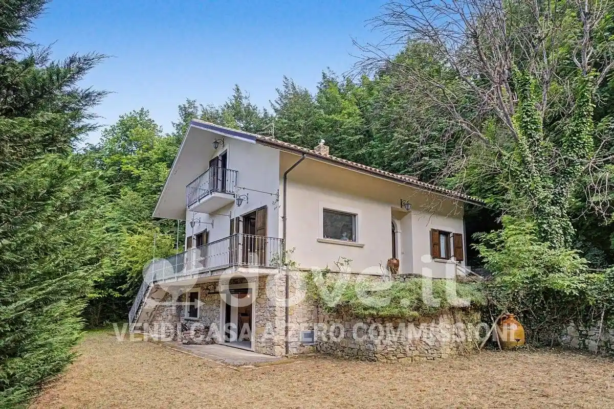 Villa in vendita a Carpineto della Nora