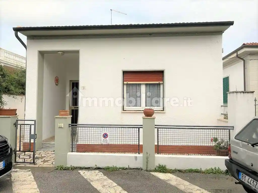 Villa in vendita a Cecina