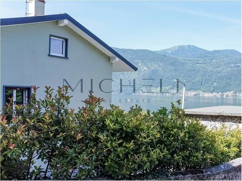 Villa in vendita a Mandello del Lario