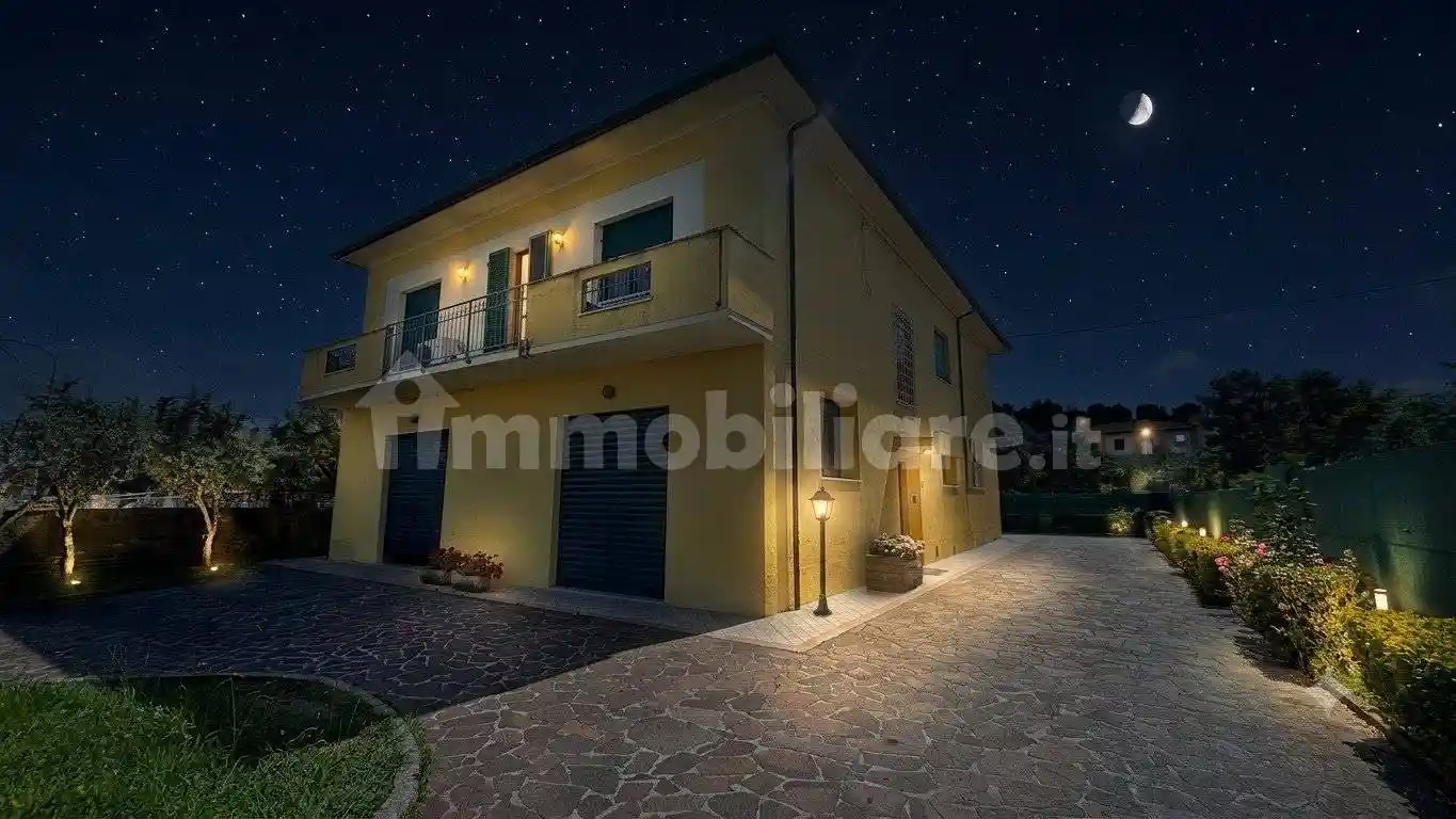 Villa in vendita a Cascina