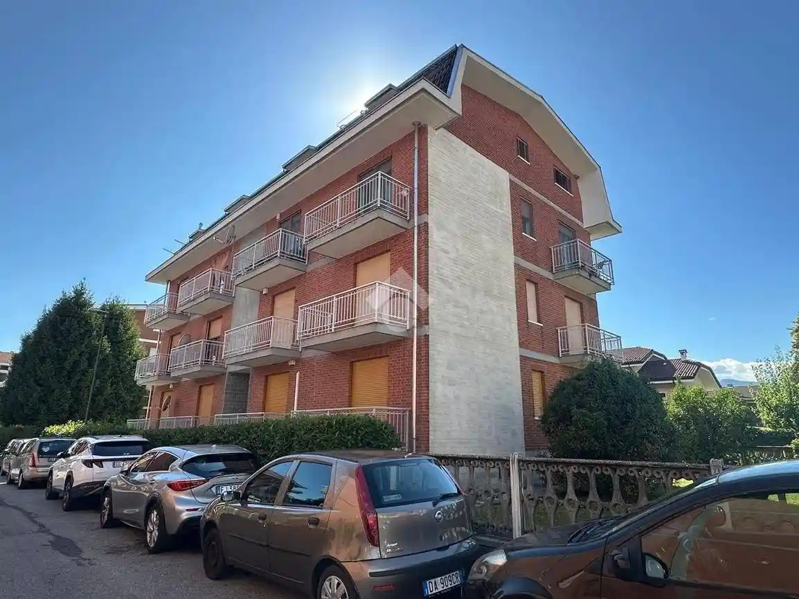 Appartamento in affitto a Robassomero
