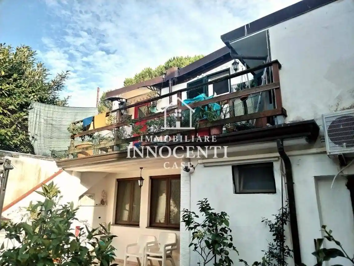 Casa indipendente in vendita a Massa