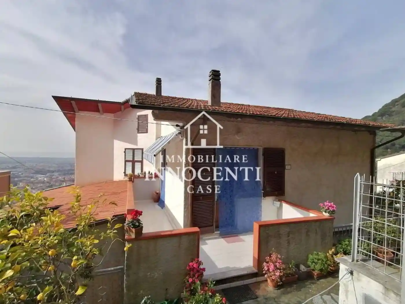 Casa indipendente in vendita a Massa