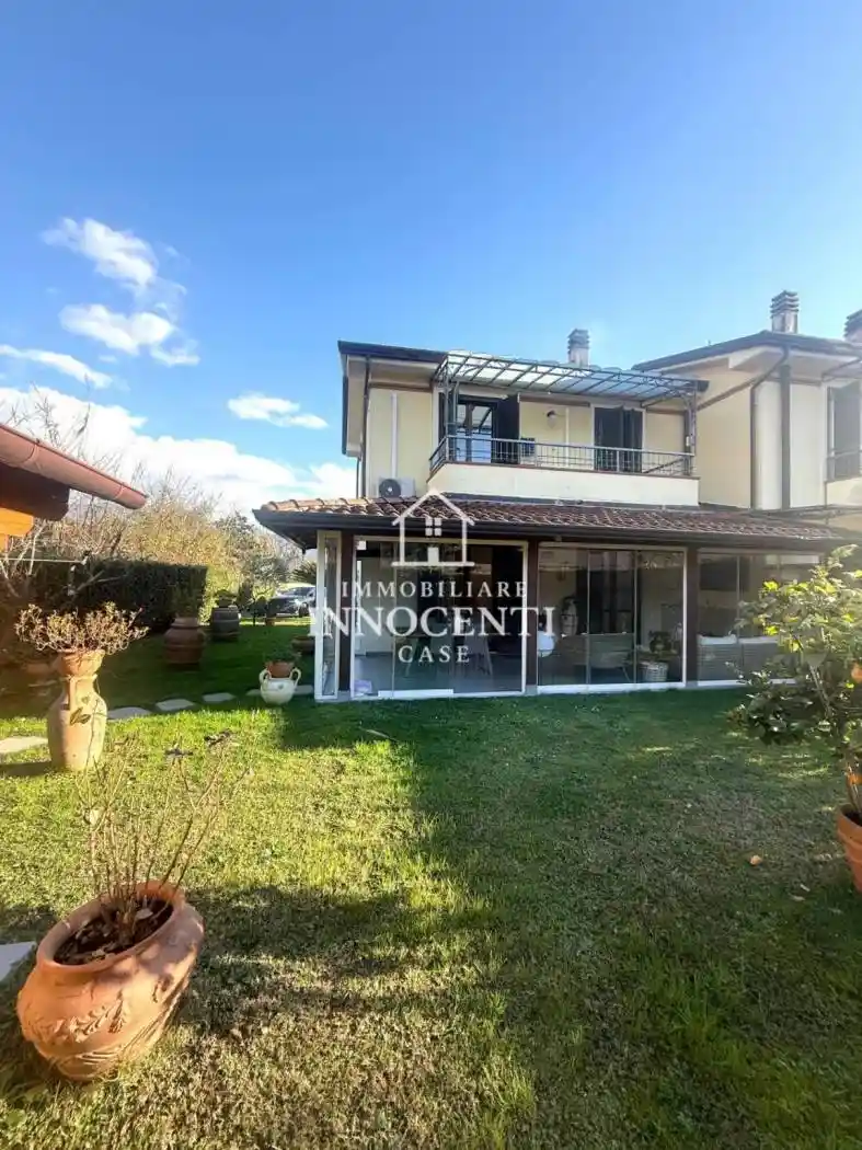 Villetta a schiera in vendita a Massa