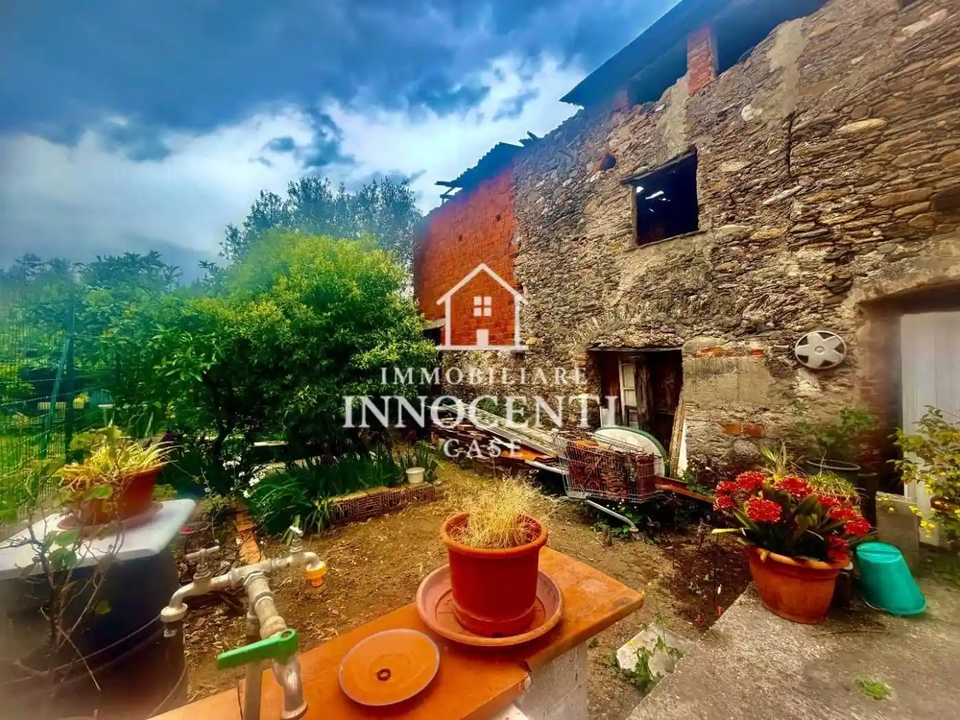 Casa indipendente in vendita a Massa