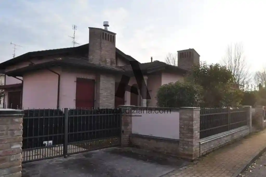 Villa in vendita a Finale Emilia