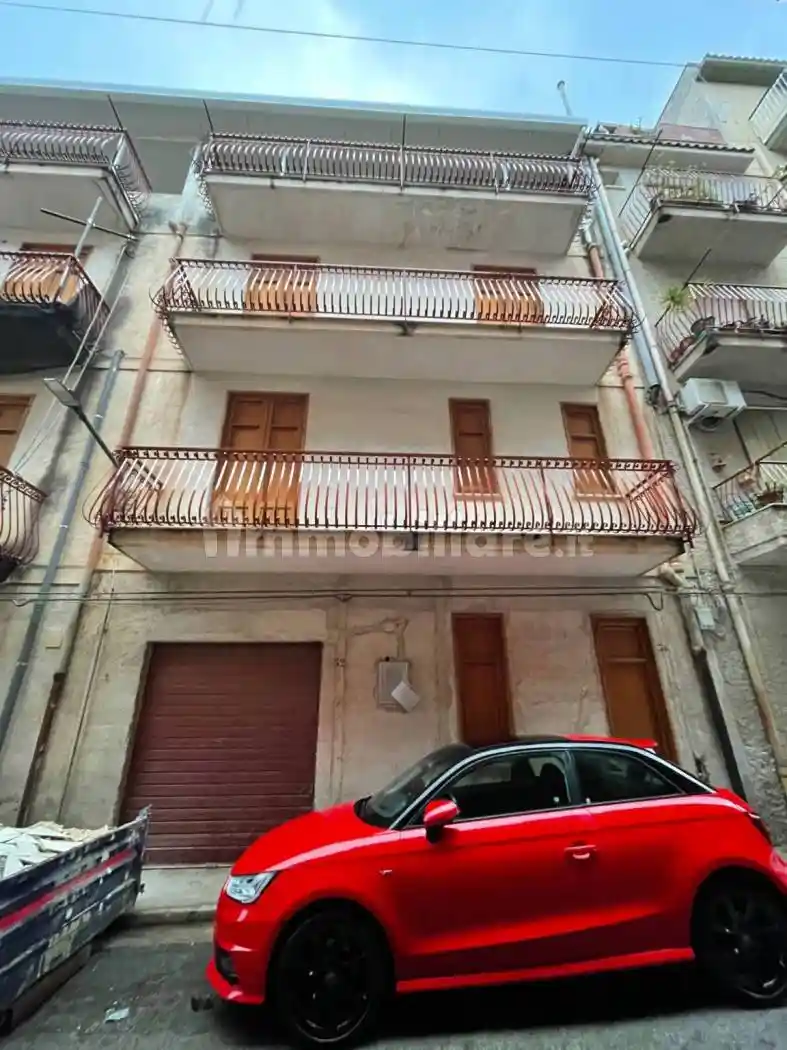 Palazzo - Edificio in vendita a Casteldaccia