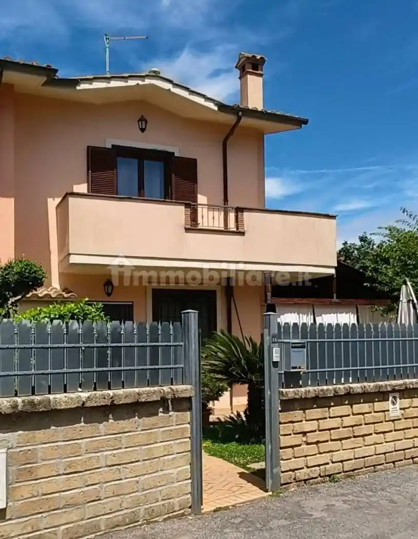 Villa in vendita a Manziana
