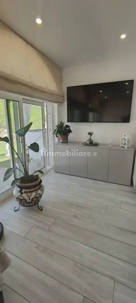 Casa indipendente in vendita a Massa