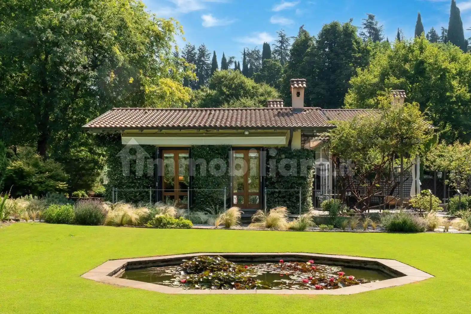 Villa in vendita a Monguzzo