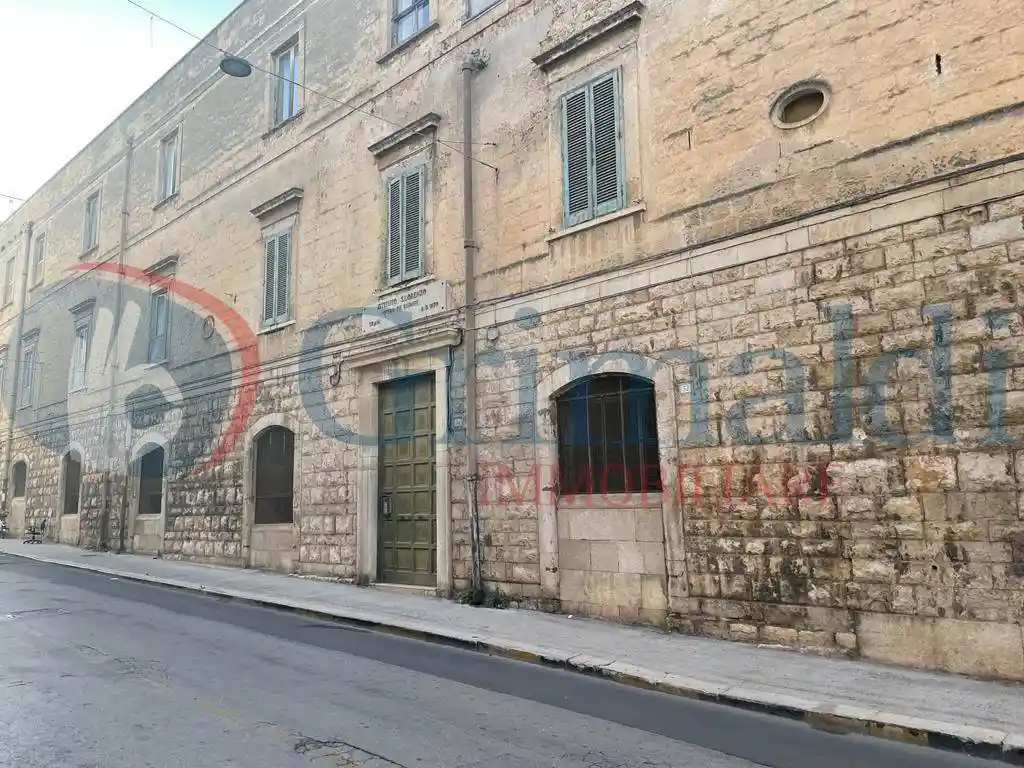 Palazzo - Edificio in vendita a Trani