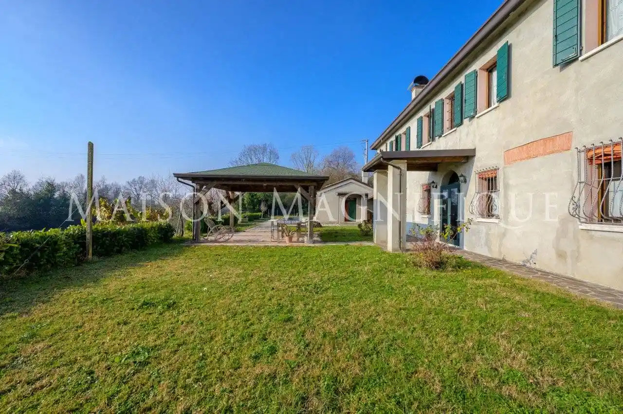 Casa indipendente in vendita a Ferrara