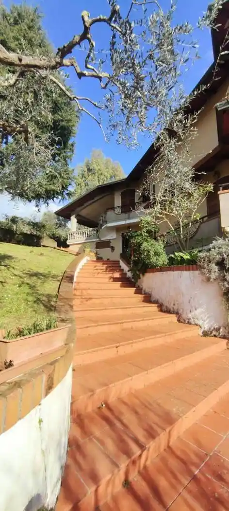 Villa in vendita a Carrara