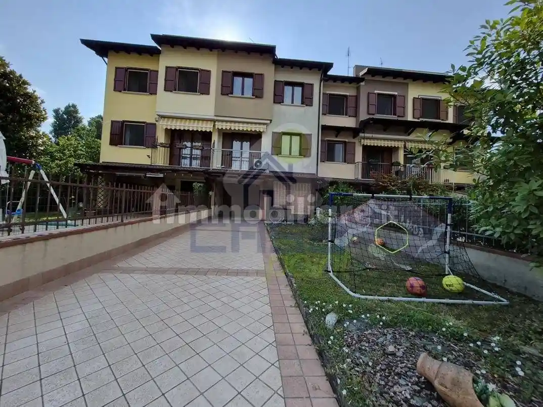 Villetta a schiera in vendita a Gadesco-Pieve Delmona