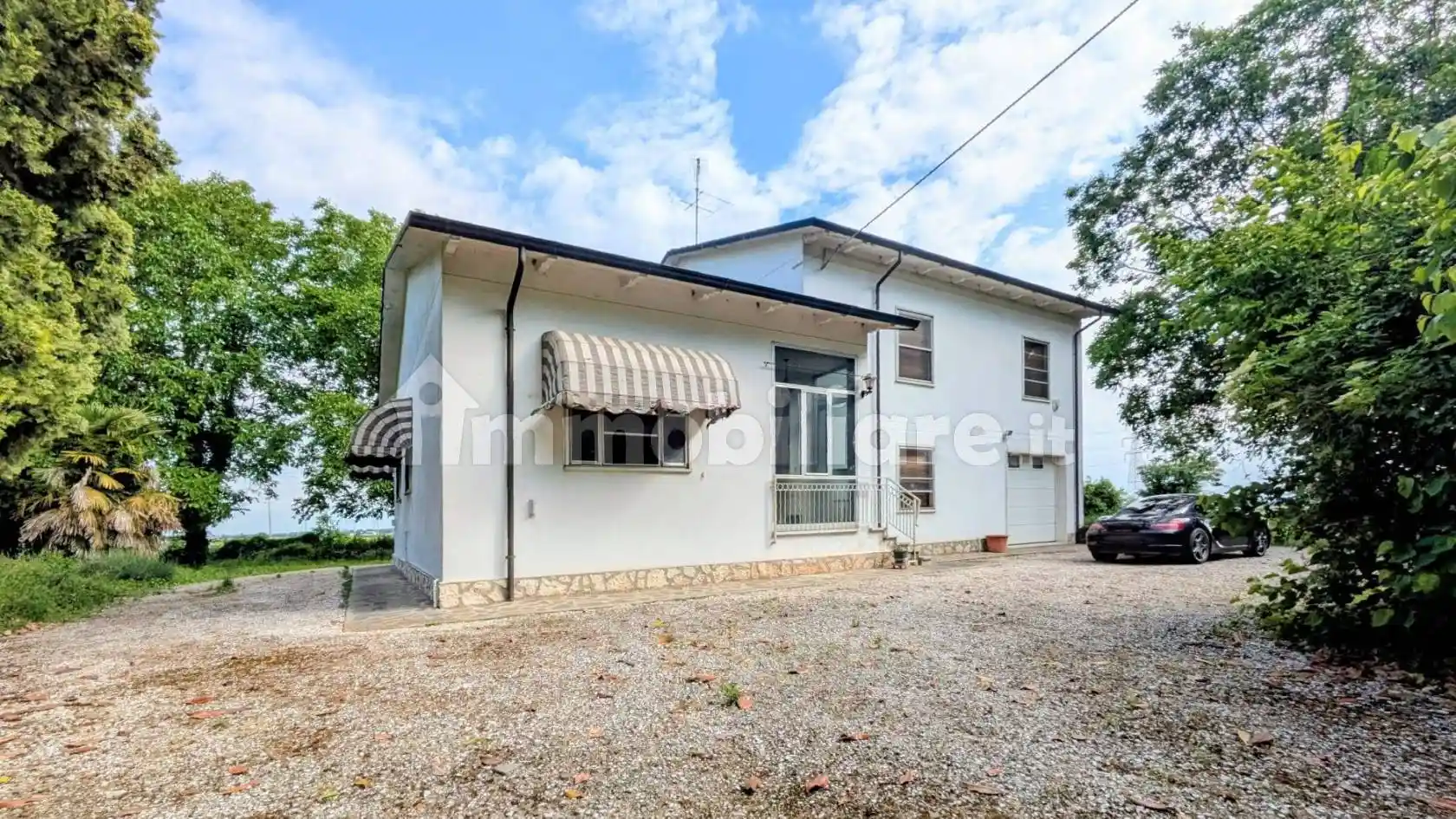 Villa in vendita a Serravalle a Po