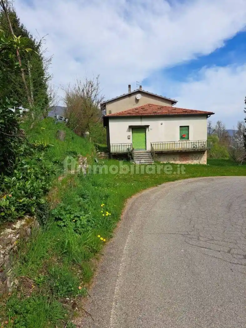 Villa in vendita a Ventasso