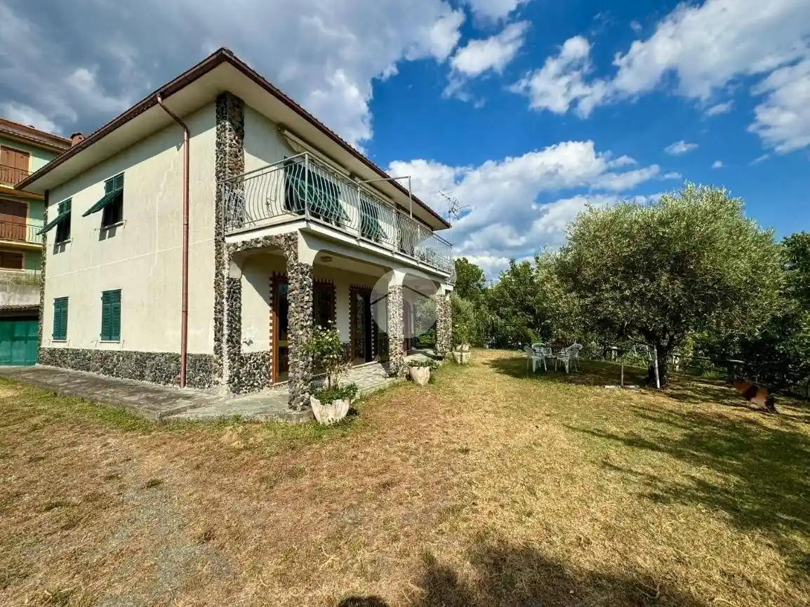 Casa indipendente in vendita a Carro