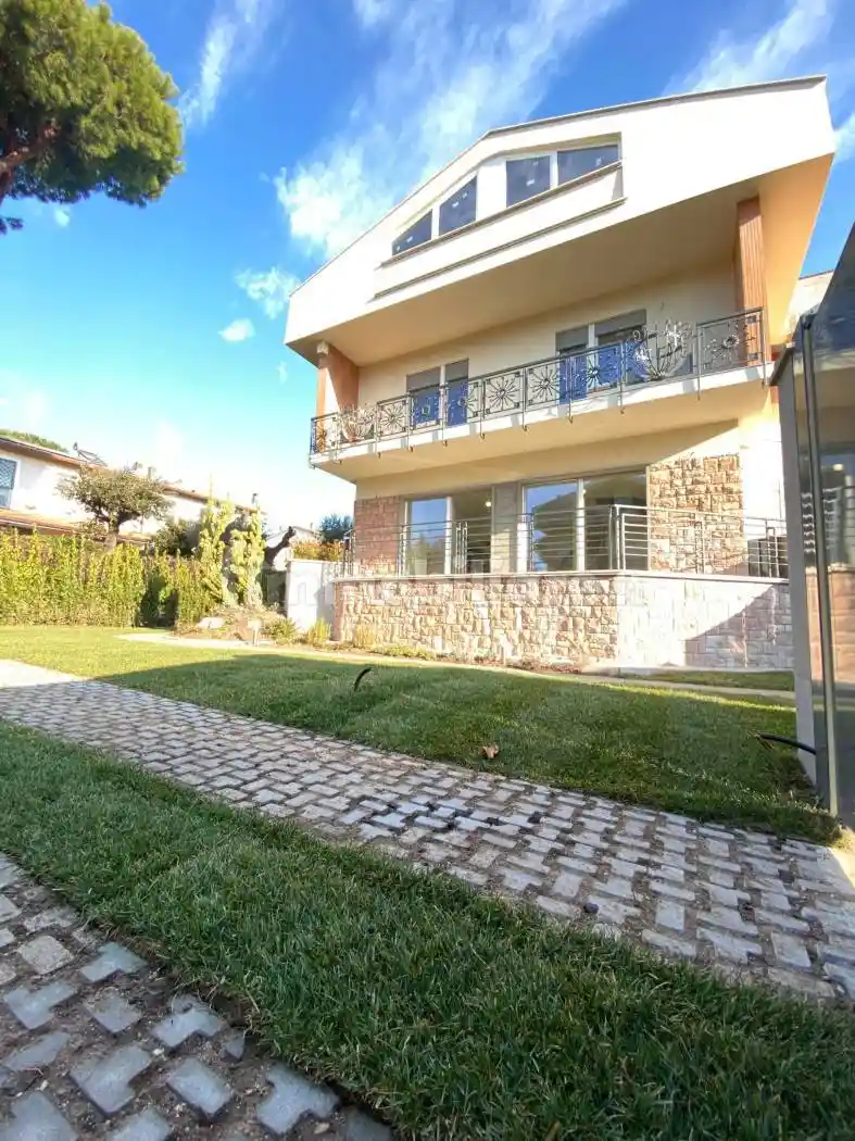 Villa in vendita a Roma