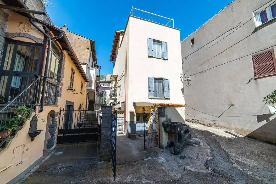 Palazzo - Edificio in vendita a Viterbo