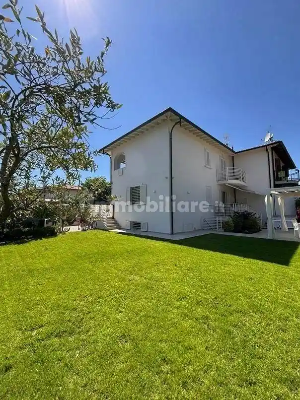 Villetta a schiera in vendita a Montignoso