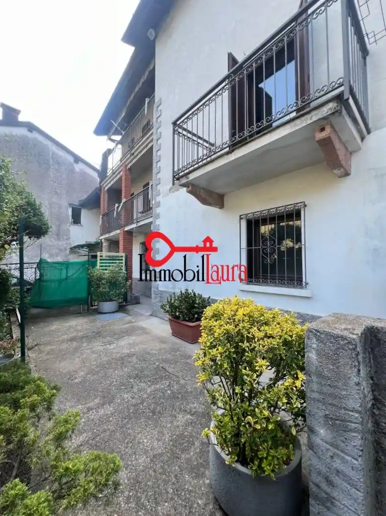 Casa indipendente in vendita a Besano