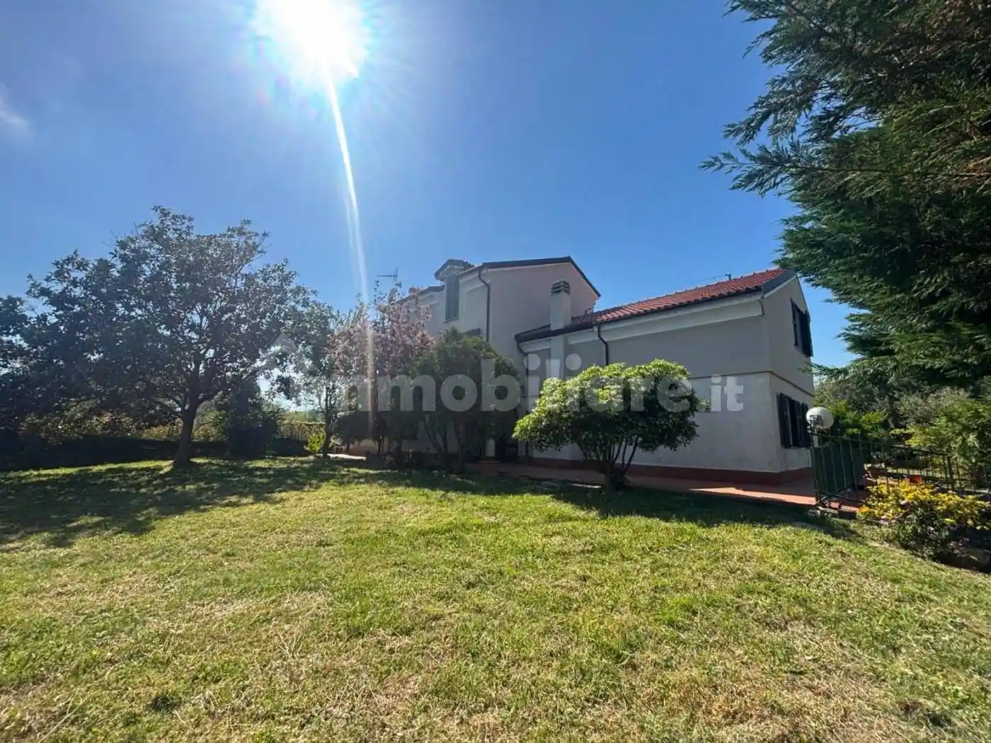 Villa in vendita a Cisano sul Neva