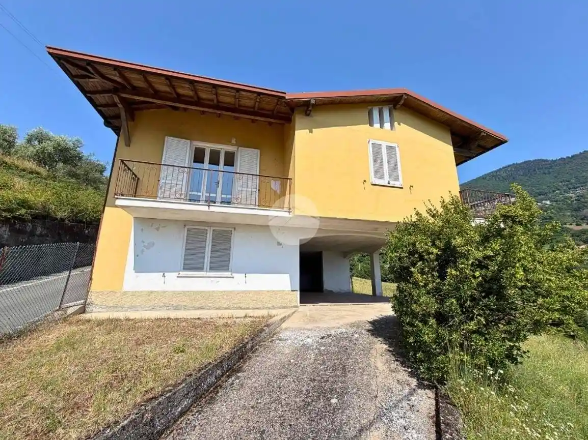 Villa in vendita a Tavernola Bergamasca
