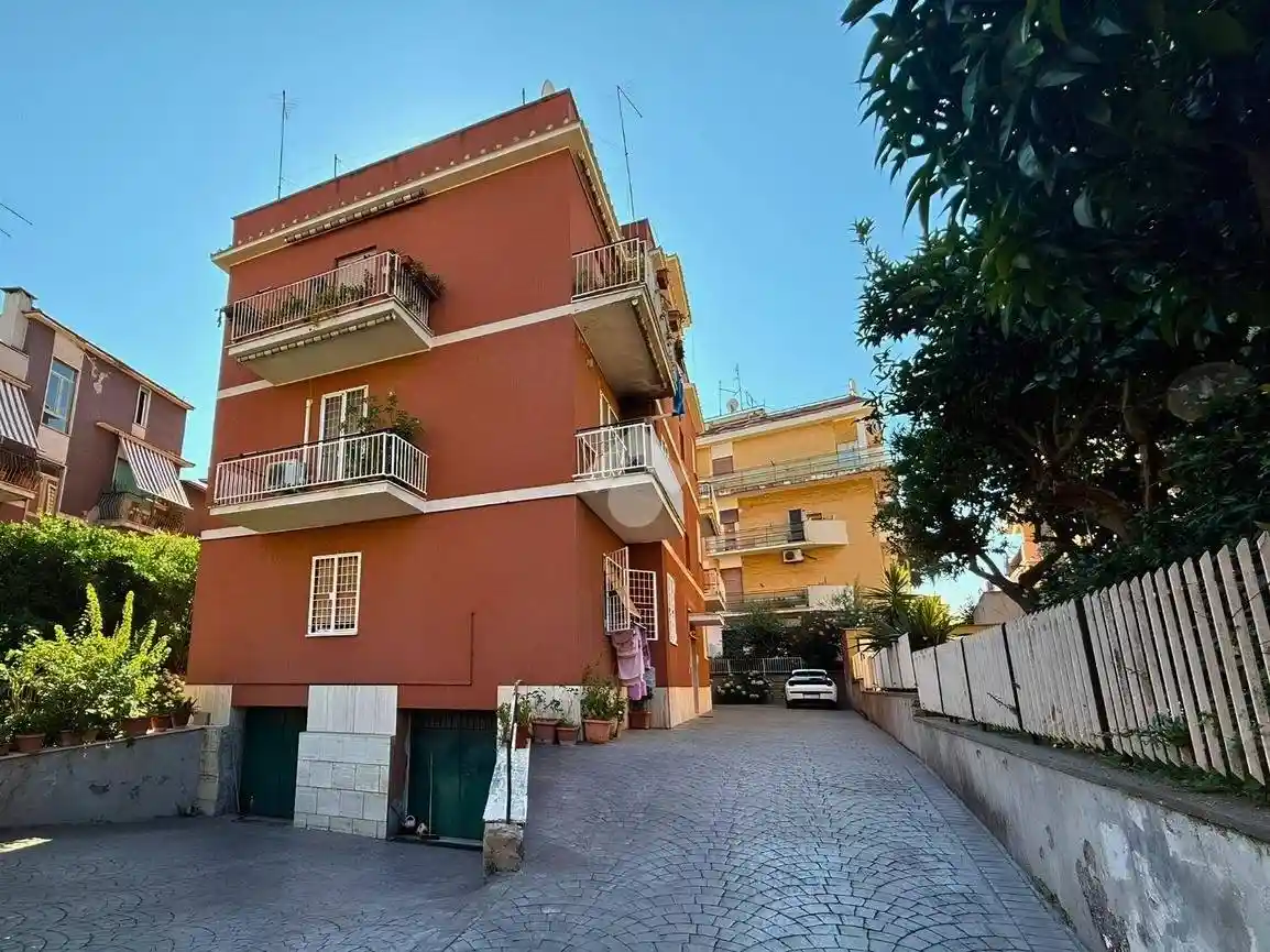 Appartamento in vendita a Roma
