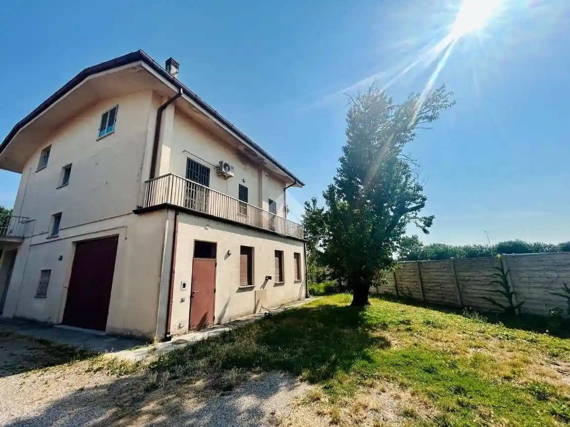 Casa indipendente in vendita a Mantova