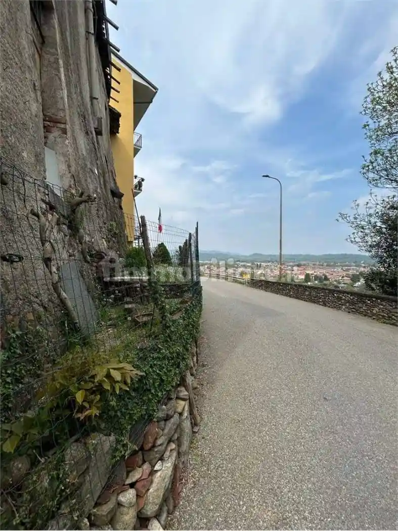Rustico - Casale in vendita a Borgomanero