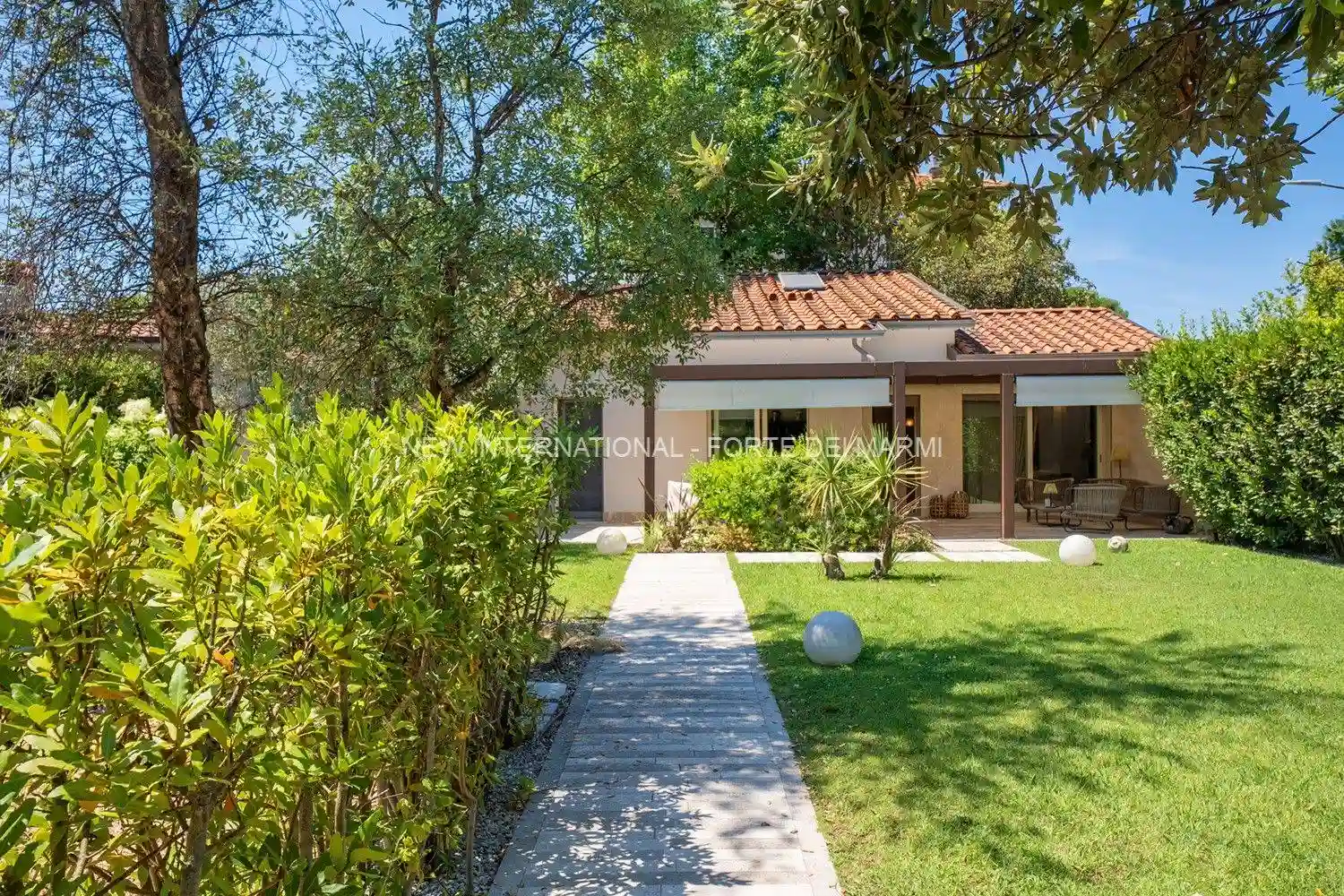 Villa - foto 2