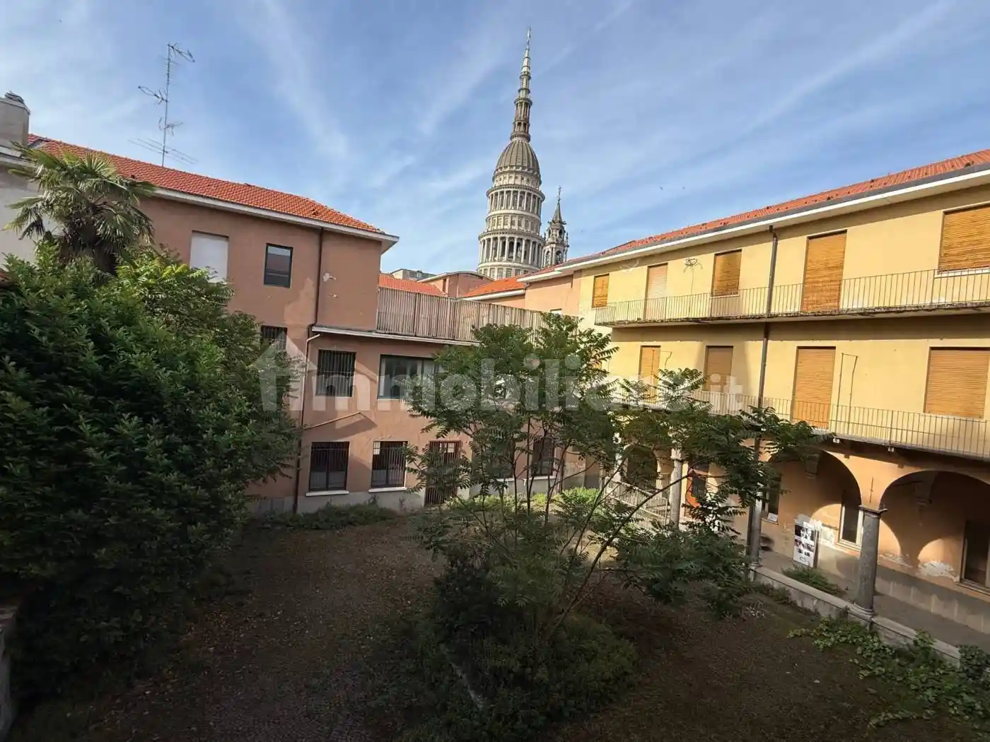 Palazzo - Edificio in vendita a Novara