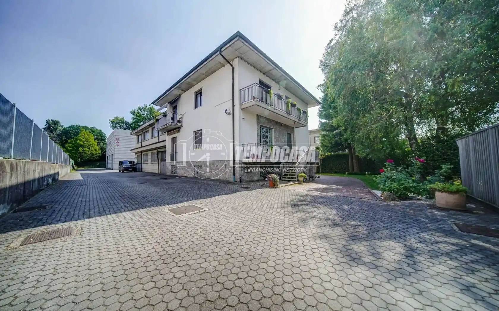 Casa indipendente in vendita a Gazzada Schianno