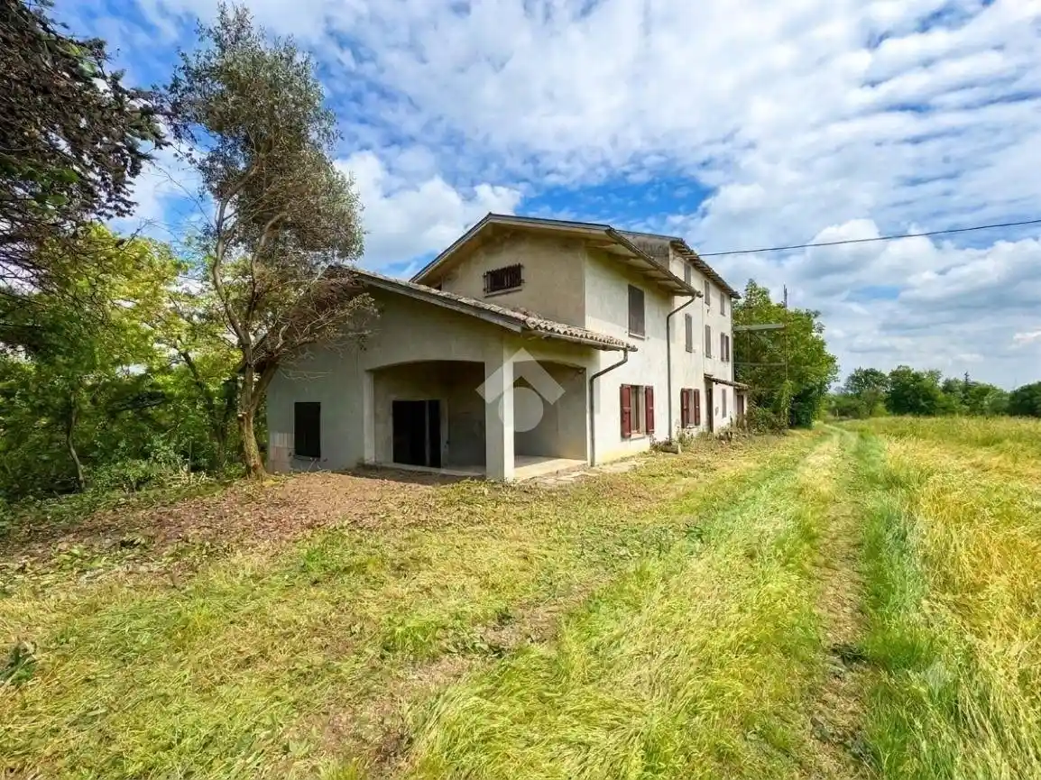 Villa in vendita a Traversetolo