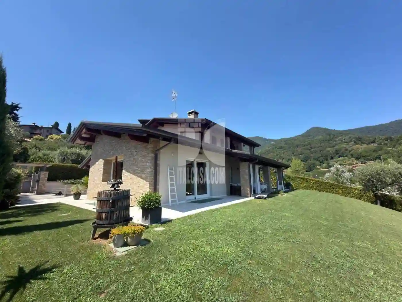 Villa - foto 2