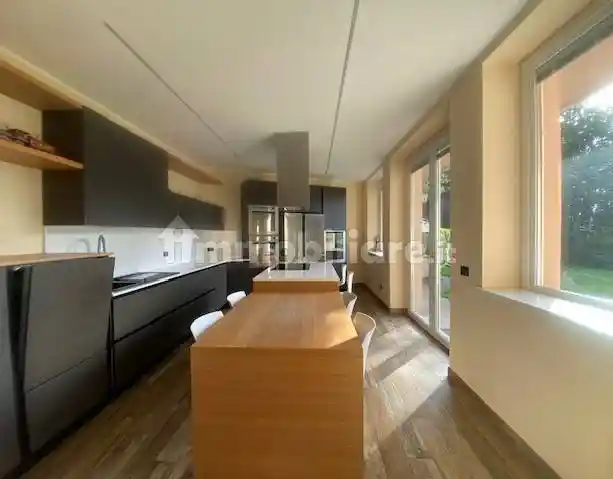 Villa in vendita a Lipomo