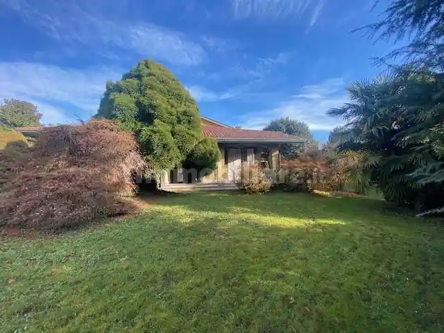 Villa in vendita a Cermenate