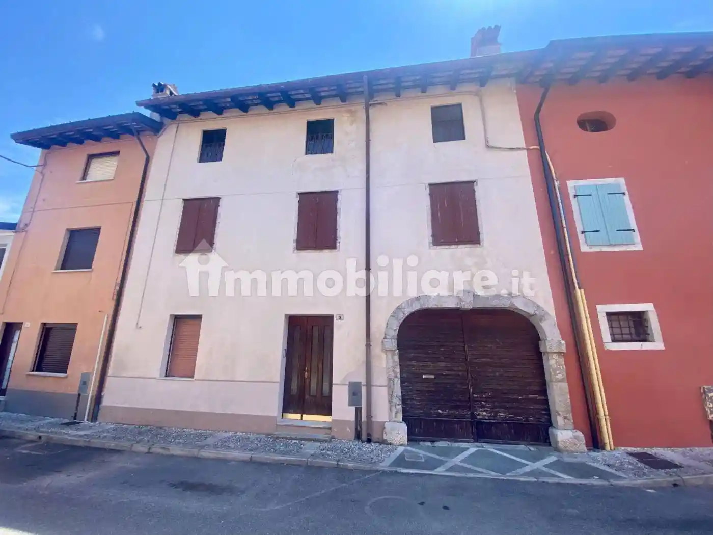 Villa in vendita a Medea