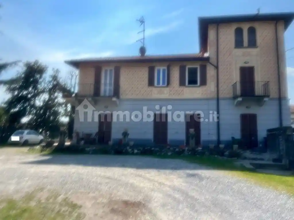 Appartamento in affitto a Montano Lucino