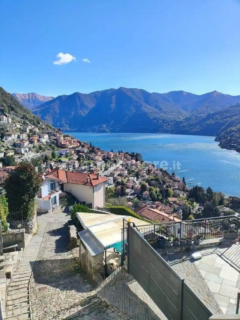 Appartamento in vendita a Moltrasio