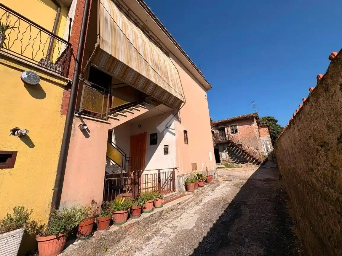 Palazzo - Edificio in vendita a Lariano
