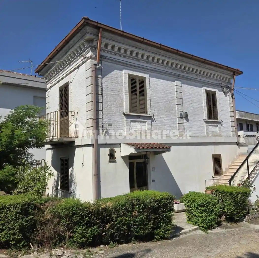 Casa indipendente in vendita a Cappelle sul Tavo