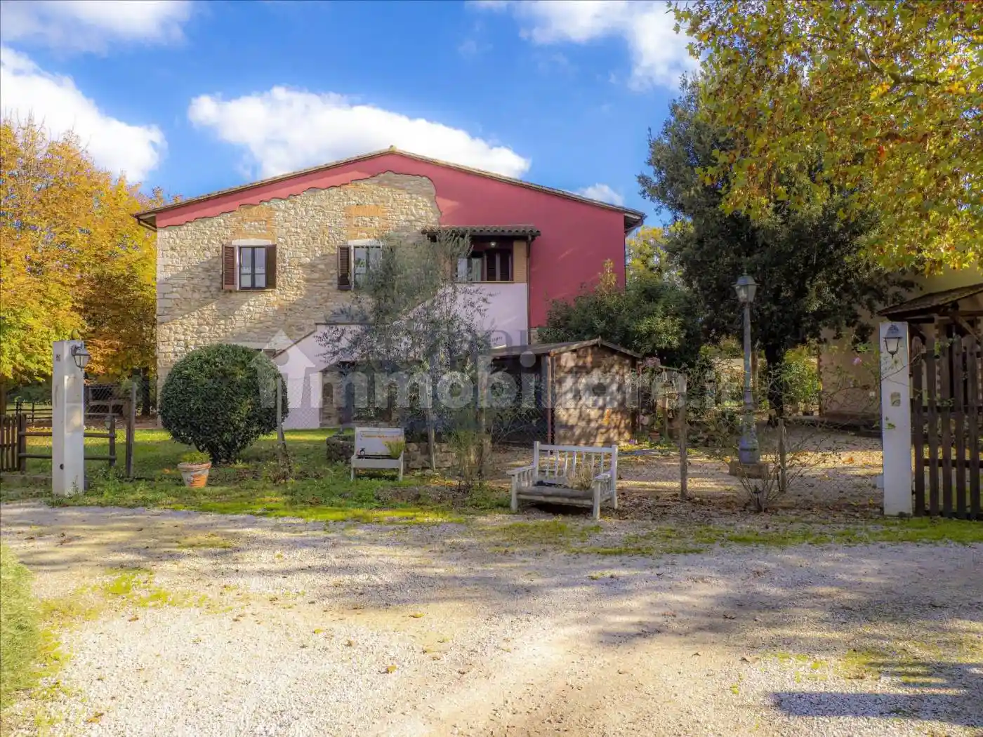 Rustico - Casale in vendita a Todi