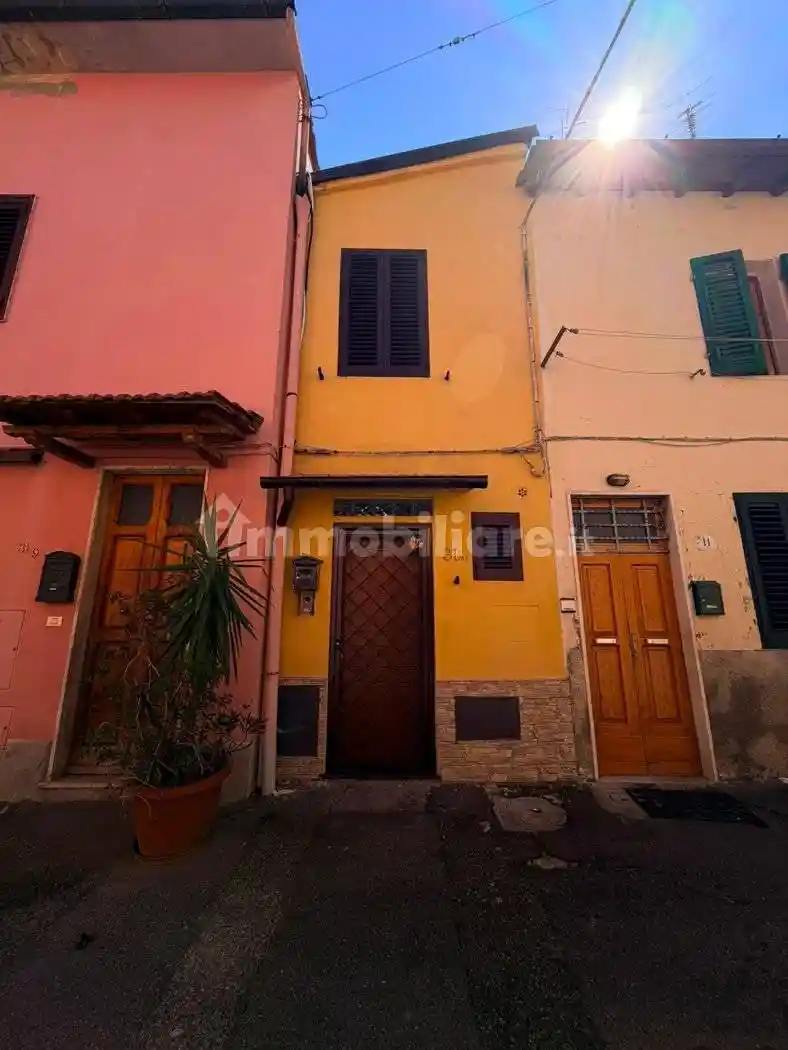 Casa indipendente in vendita a Prato