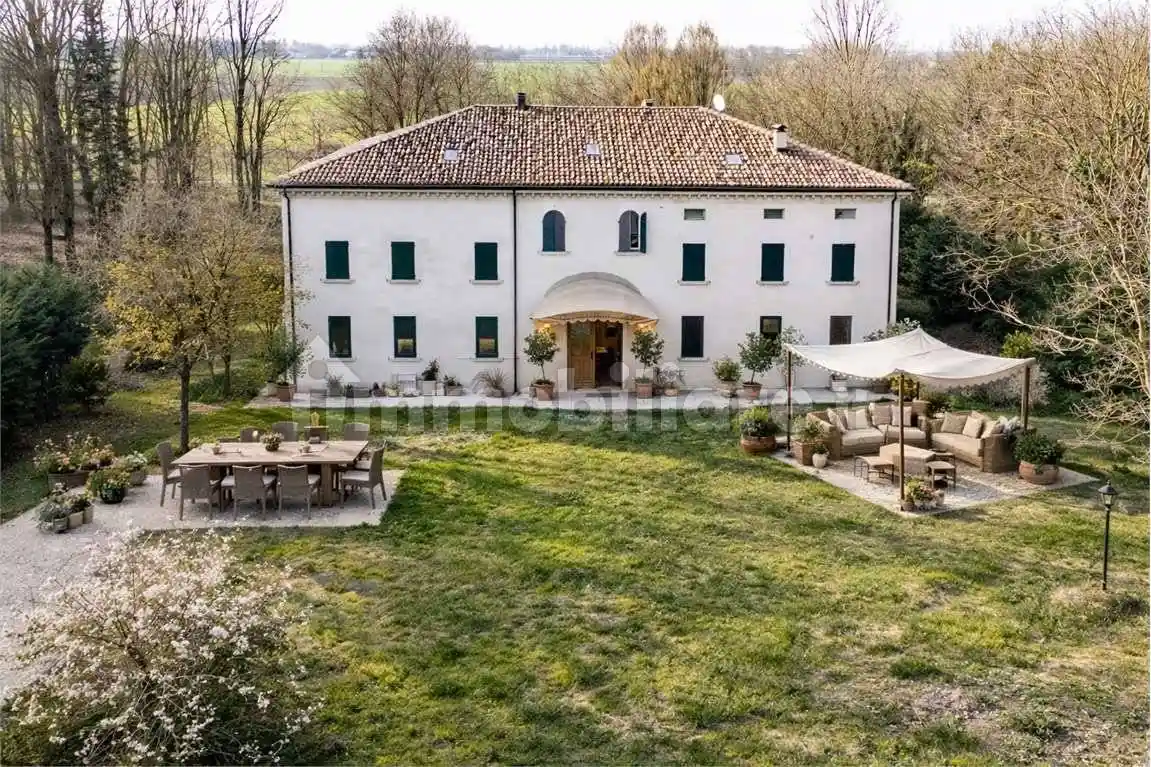Villa in vendita a Carpi